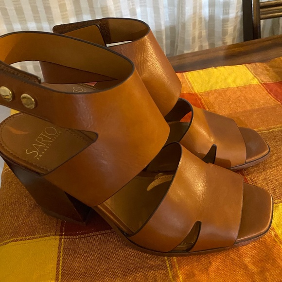 Shoes - Picture 3 of 8